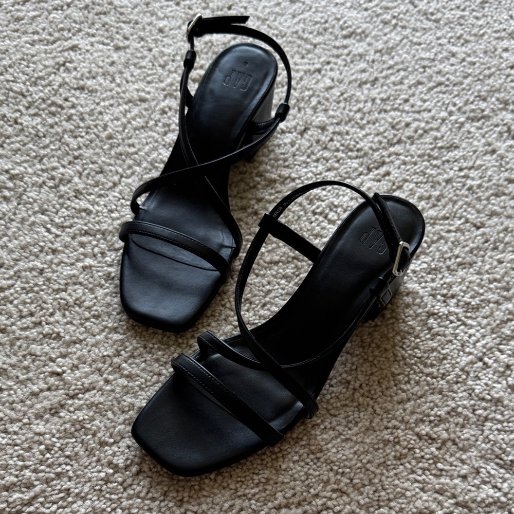 New - GAP Black Strappy Sandals